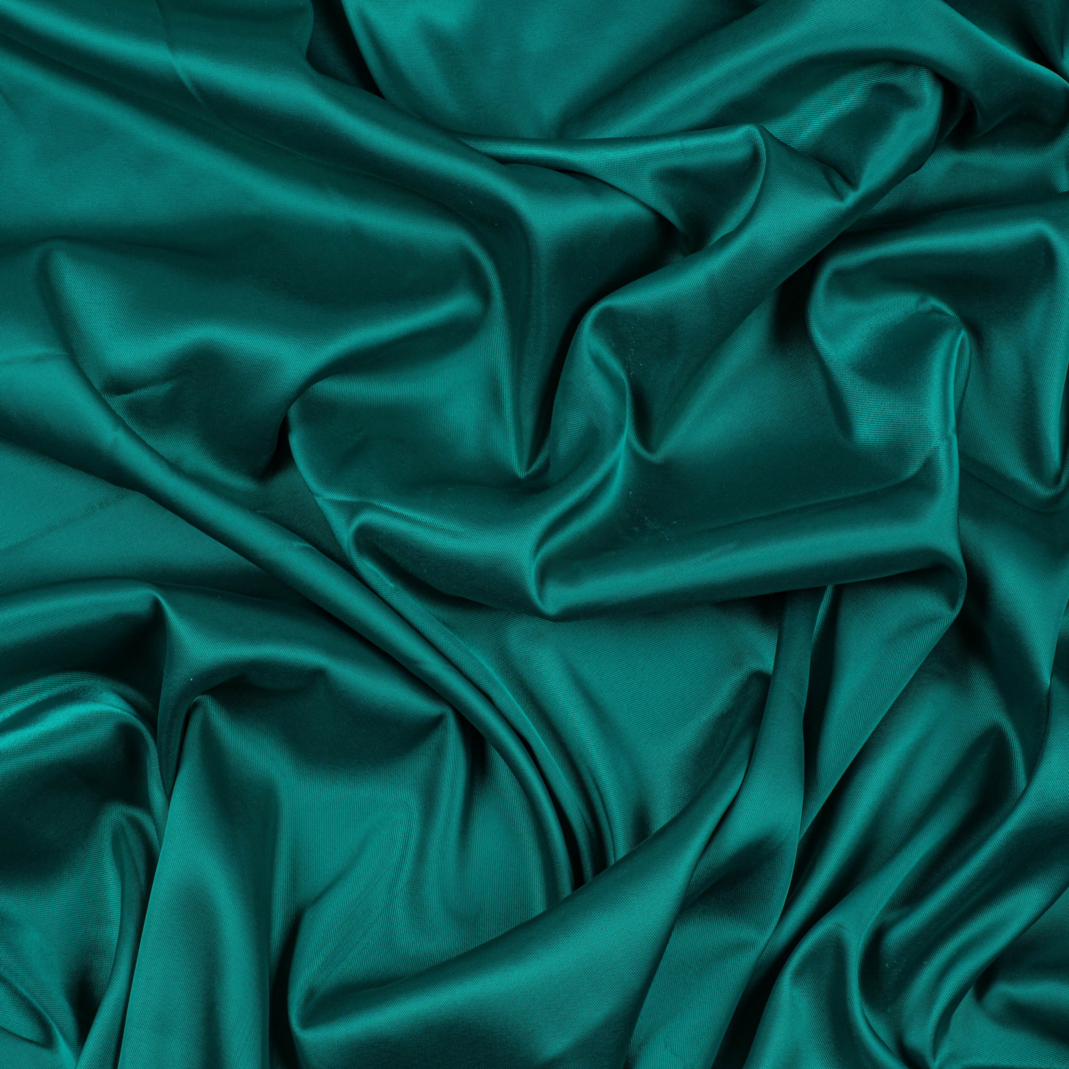 Плотный атлас. Зеленая ткань. Плотный атлас ткань. Зеленый шелк. Ткань сатин зеленый.