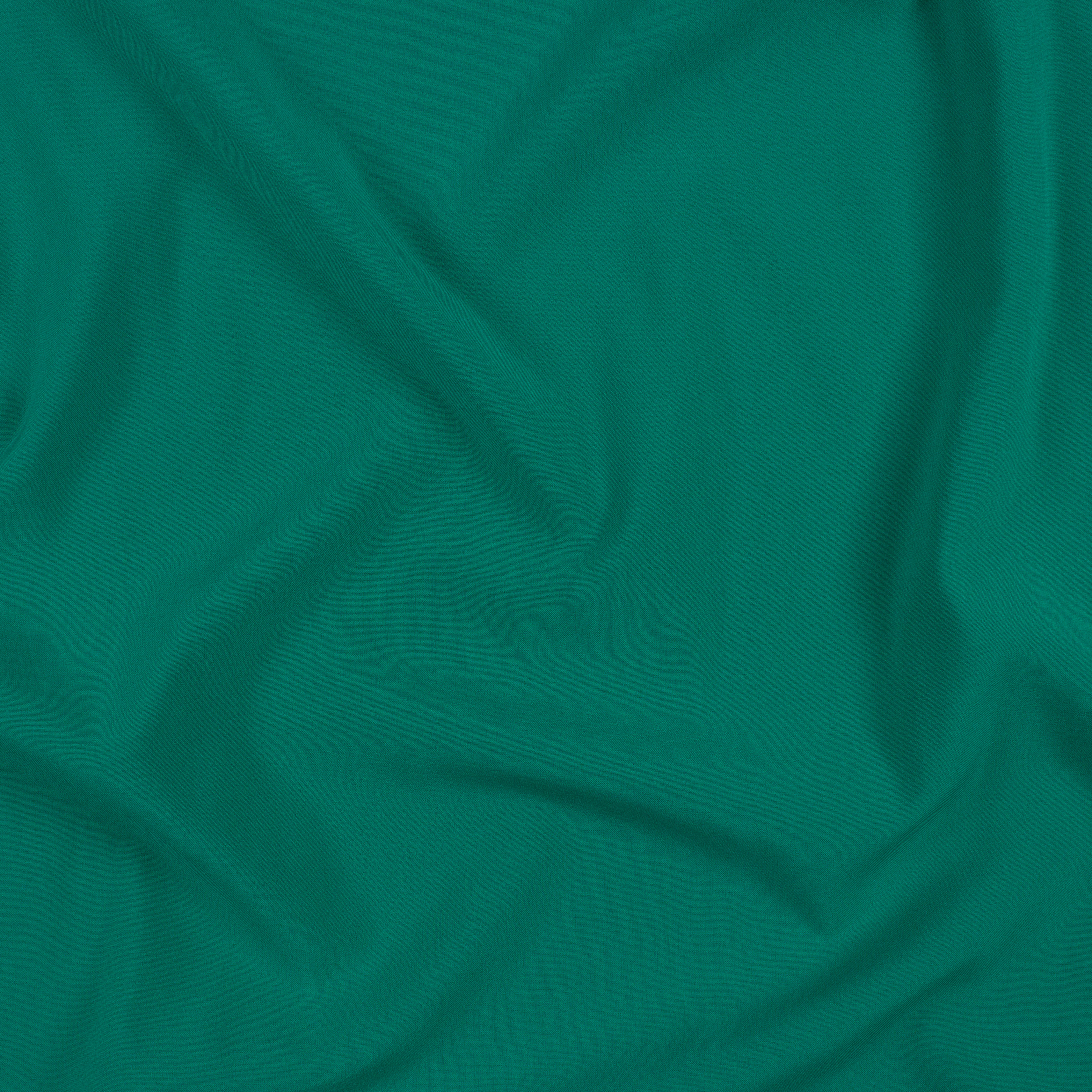 Цвет темный зеленовато синий. Tu003400n креп зеленый 42*42. Креп плательный изумруд. Ткань цвет изумруд 35% х/б 65п/э. Ткань креп плательный зеленый.